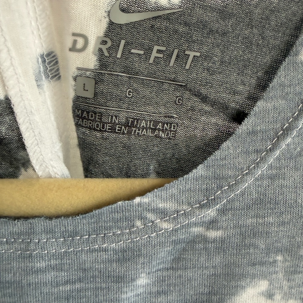 Nike Blue and White Graphic Tank NWT - Picture 2 of 5